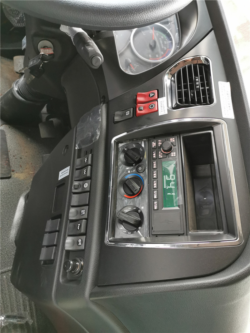 東風D17-H后八輪平板車