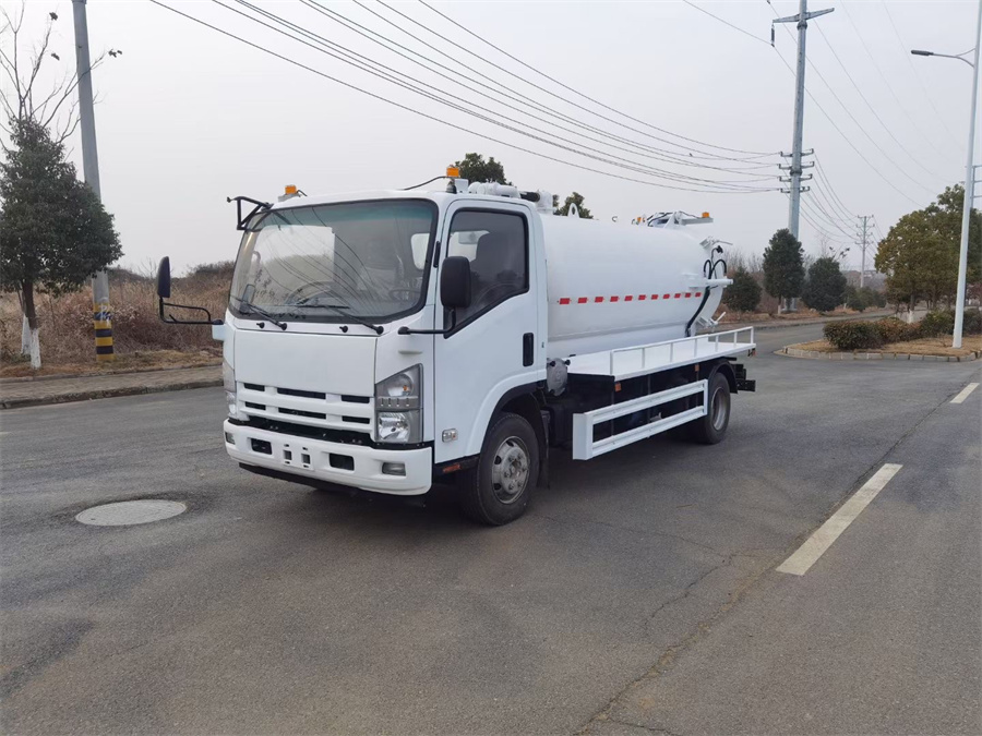 8噸吸污車-五十鈴國三出口8方吸污車廠家價格